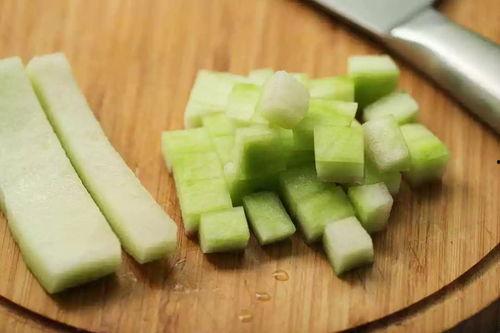 文明吃瓜不扔瓜皮,绿色生活——拒绝瓜皮污染,共建美好家园 第2张 文明吃瓜不扔瓜皮,绿色生活——拒绝瓜皮污染,共建美好家园 第2张