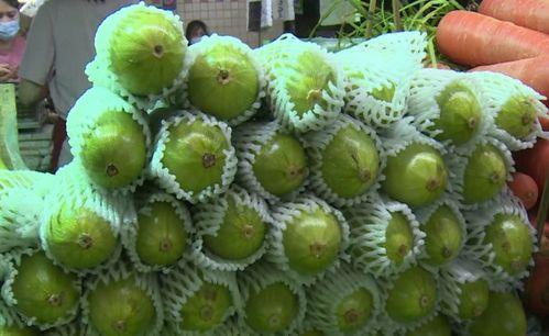 帅哥吃葫芦瓜  第2张