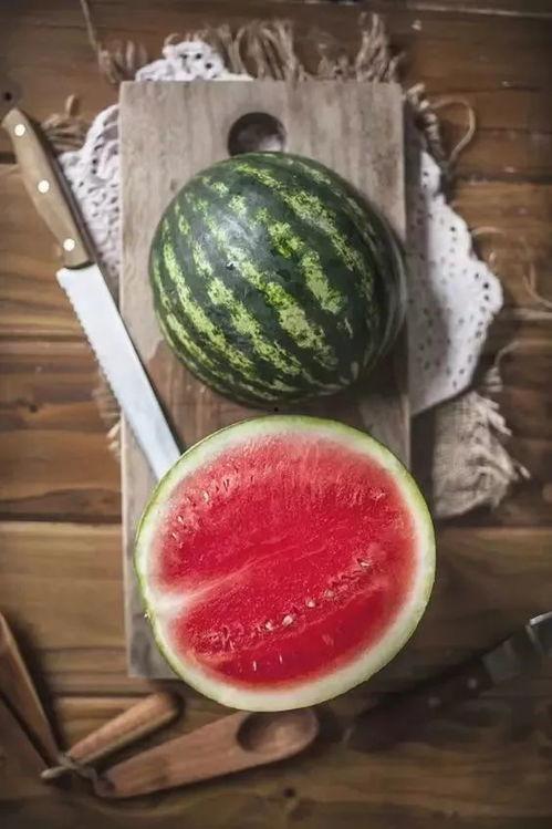 吃瓜可以多吃吗,揭秘适量吃瓜的益处与禁忌  第2张