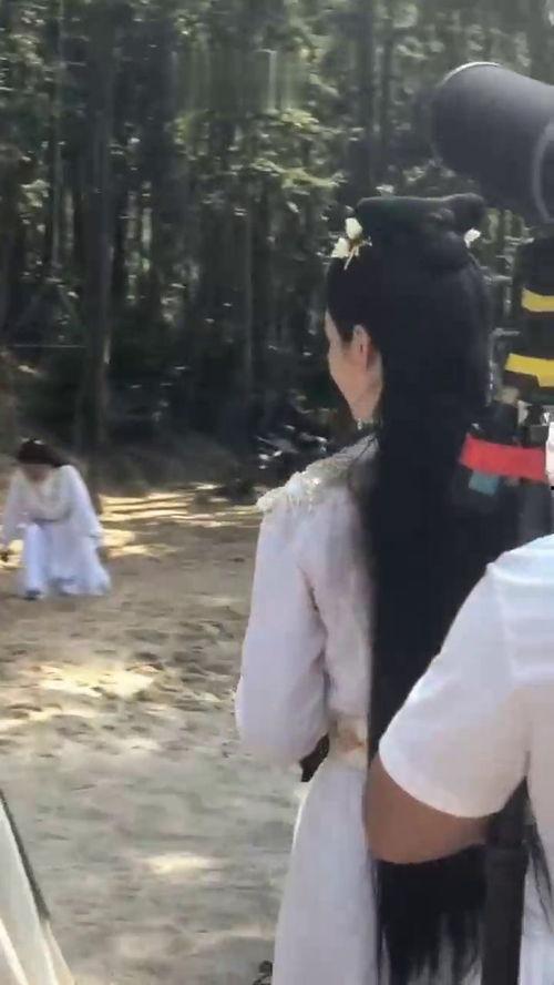 吃瓜被捅女子,女子吃瓜遭捅伤，真相令人震惊！”  第3张