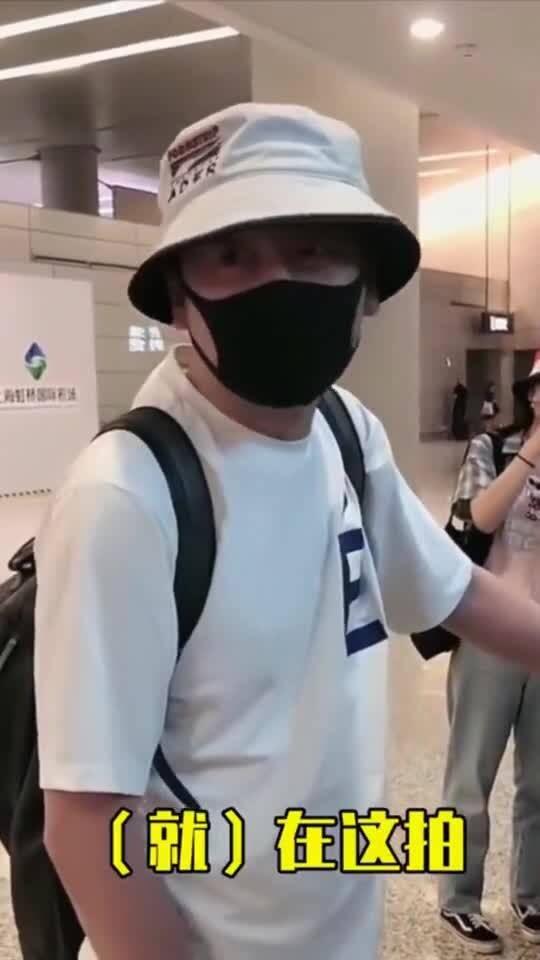 吃瓜 的路人,揭秘街头巷尾的趣味故事  第2张