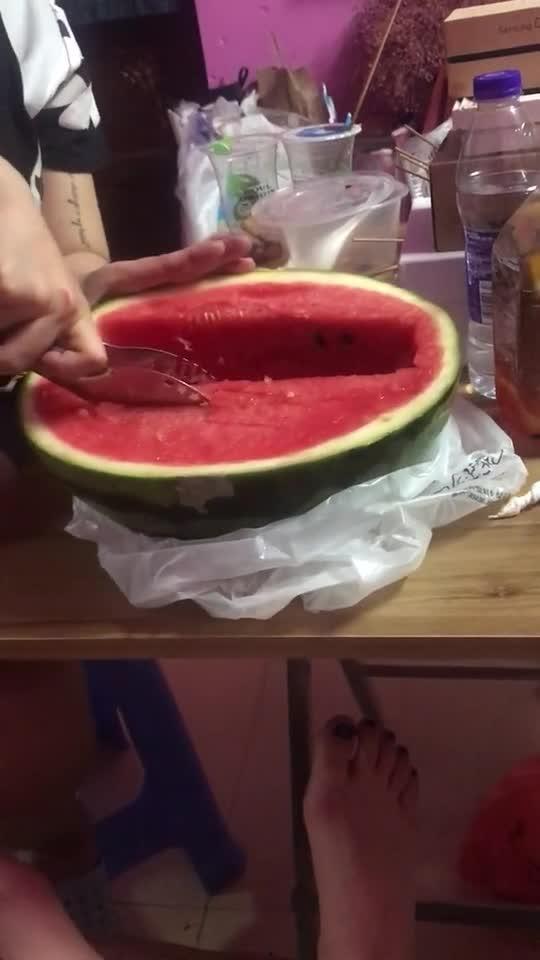 化妆吃瓜宿舍,化妆吃瓜，欢乐无限