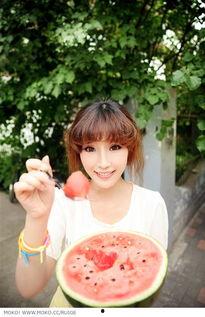 吃小瓜的女生,揭秘爱吃小瓜女生的独特魅力