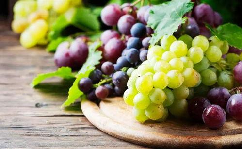 榴榴吃瓜,揭秘热带果王的魅力与传说  第2张